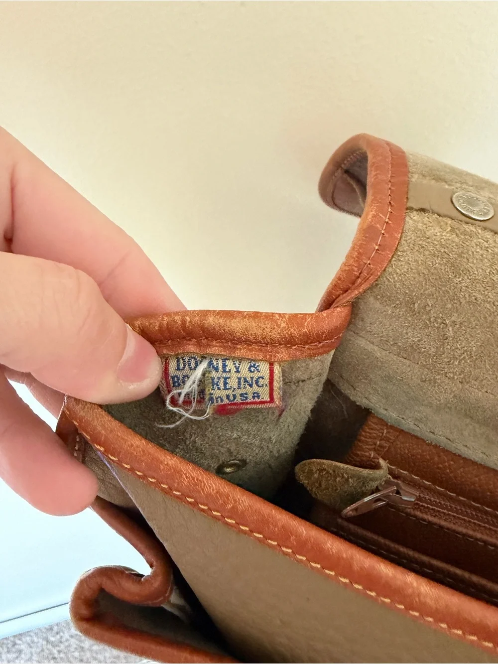 DOONEY & BOURKE Vintage Surrey Bag Crossbody Handbag in Tan & Brown